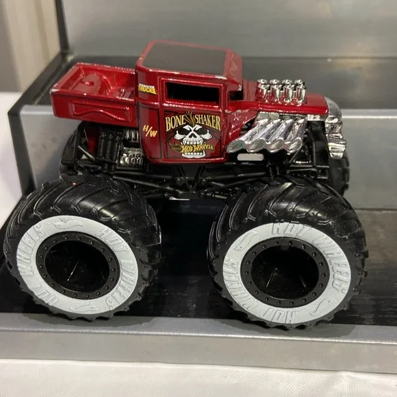 6 Hot Wheels Monster Trucks - Picture 6 of 8